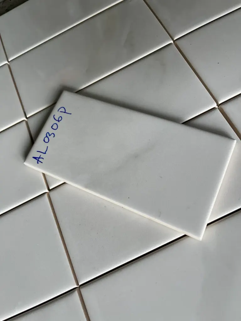 [DSC-AL0306P] [AL0306P] Gạch thẻ VN KT 75x150mm VN loại 1 trắng vân khói bóng phẳng mã AL0306P