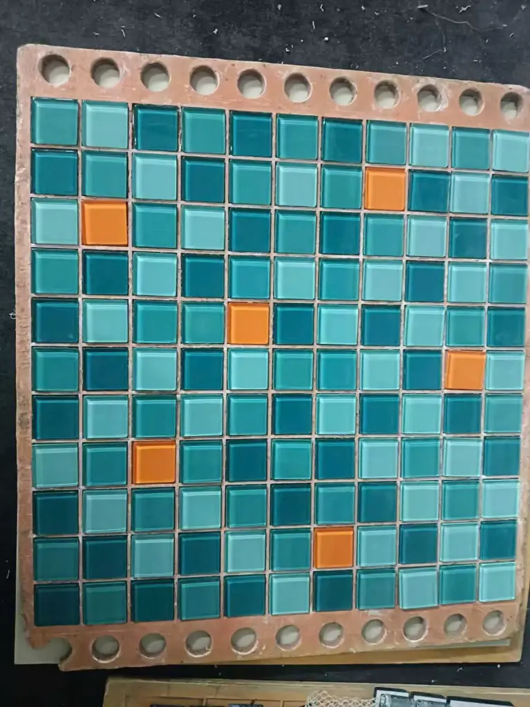 [DSC-AquaMixA016] Gạch mosaic thủy tinh mix cam chíp 25x25mm vỉ 300x300mm dày 4mm mã AquaMixA016